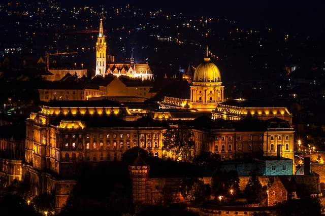 Budapest, atmosfere natalizie MERCATINI di NATALE
